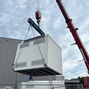 Trafostation wird montiert