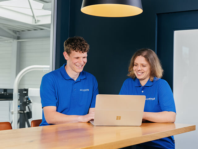 Mitarbeiter im Gespräch Mitarbeiter im Gespräch